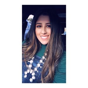 Meet your Posher, Alejandra